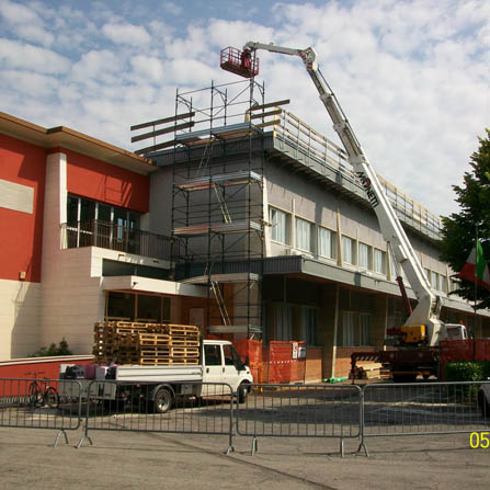 Noleggio piattaforme aeree per rimozione amianto