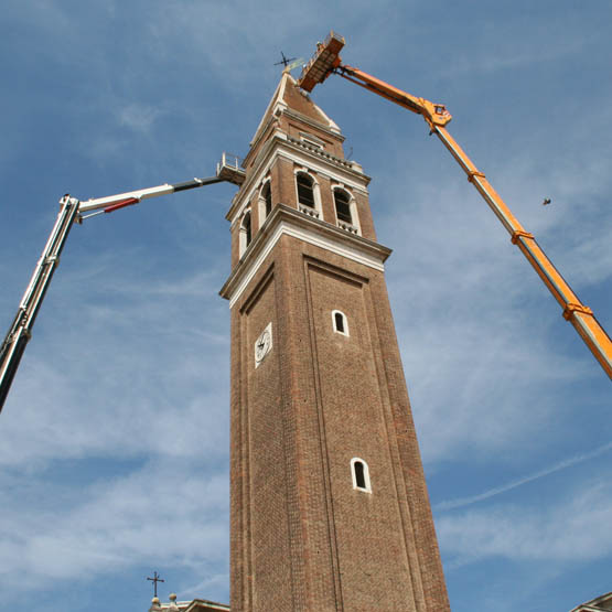 Noleggio piattaforme aeree con operatore - Venezia