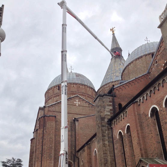 Noleggio piattaforme aeree con operatore - Venezia
