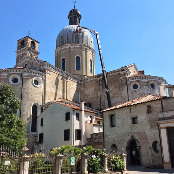 Noleggio piattaforme aeree con operatore - Venezia