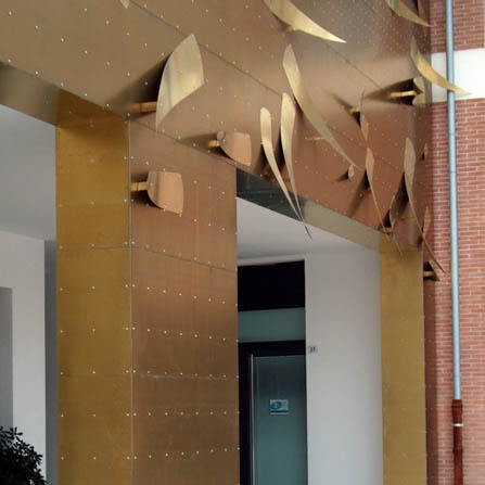 Rivestimento in pannelli di ottone