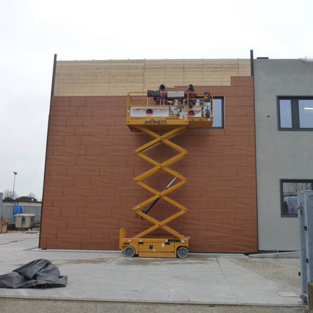 Rivestimento in pannelli modulari con fissaggi nascosti
