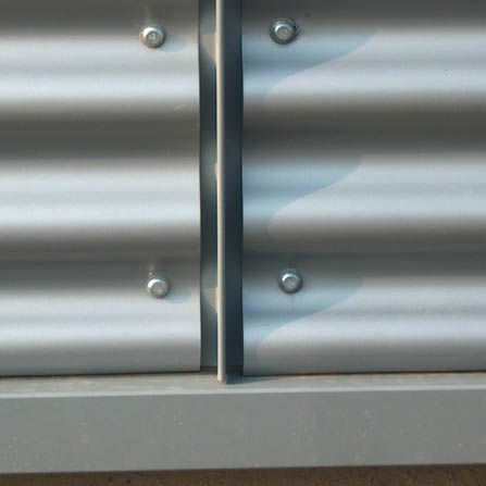 Particolare rivestimento in lamiera ondulata - alluminio