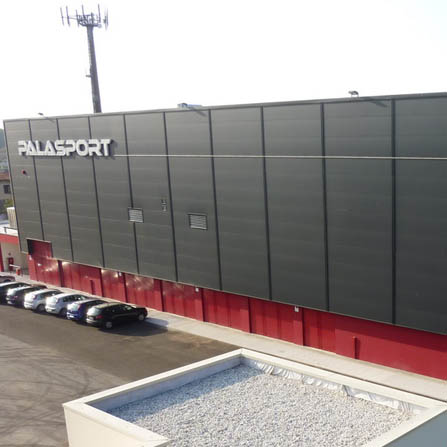 Rivestimento in pannelli modulari con fissaggi nascosti